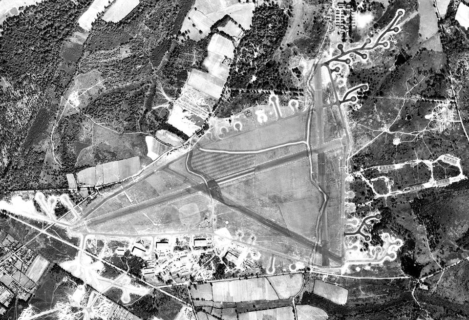 RAF Aldermaston - 19 Aug 1943 Airphoto