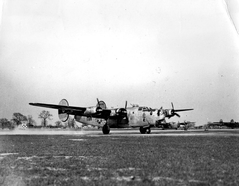 RAF Bungay - 446th Bombardment Group - B-24 Landing