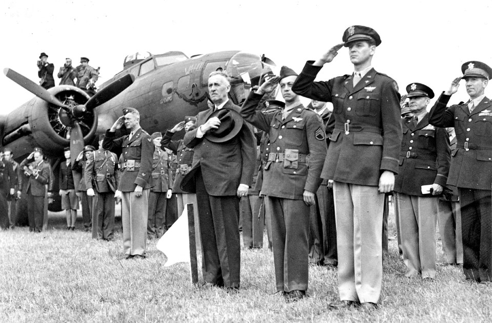 RAF Chelveston - 305th Bombardment Group - MoH Ceremony Maynard Smith 2