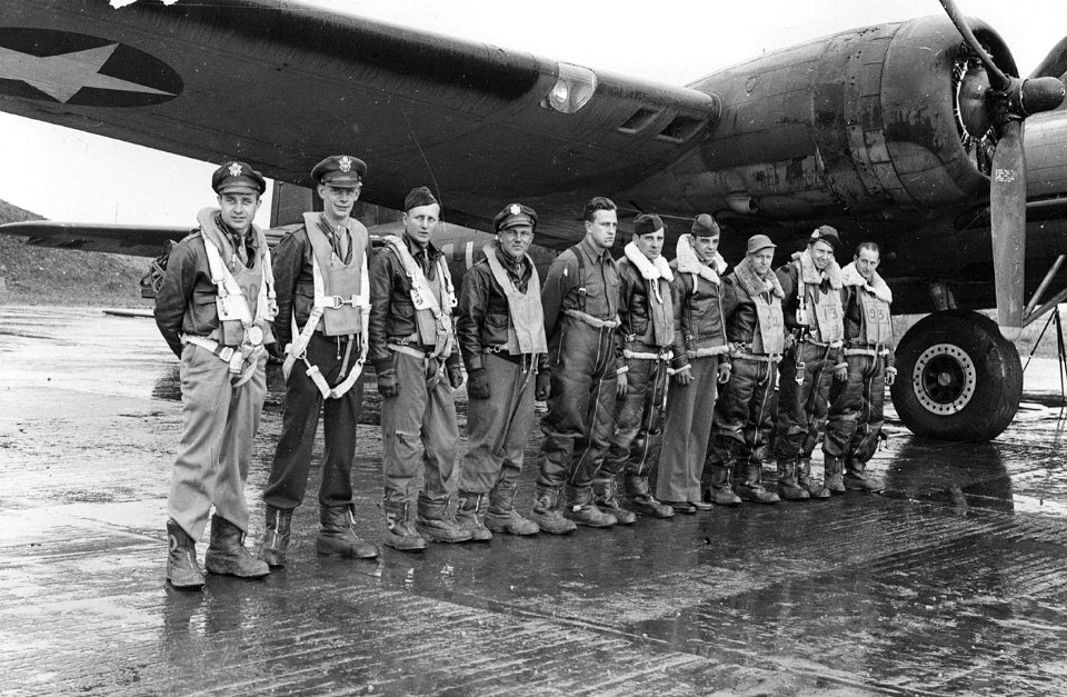 RAF Chelveston - 305th Bombardment Group -B-17 Crew Sport and General