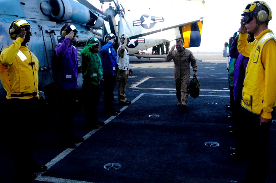 Rainbow side boys render honors to Vice Adm. William E. Gortney DVIDS234050