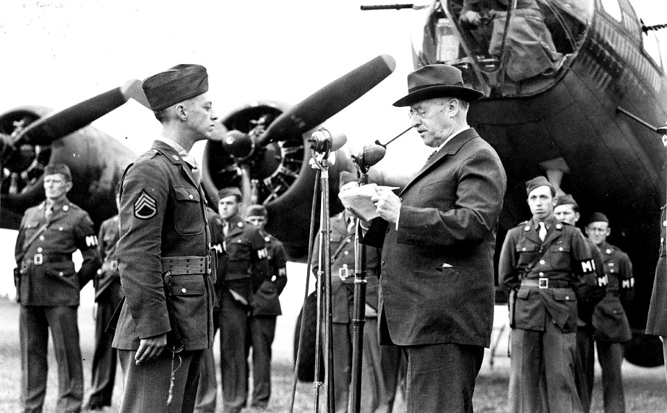 RAF Thurleigh - 306th Bombardment Group - MoH Ceremony Maynard Smith