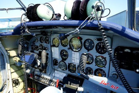 Cockpit car vehicle