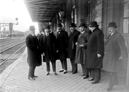 Rambouillet, 14-8-22 (i.e. 14 septembre 1922,) départ des ministres après le conseil - (photographie de presse) - (Agence Rol)