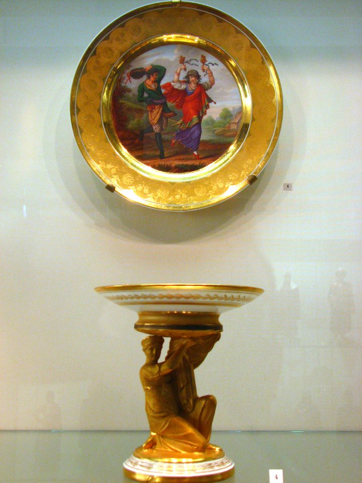 Plate with painting and vase with girl 01