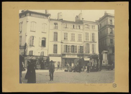 Place Rouaix, côté Est. - FRAC31555 26Fi8
