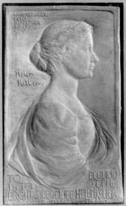 Plaque showing Helen Keller, half lgth., right profile, with inscription To be blind is to see the bright side of life LCCN2004668358