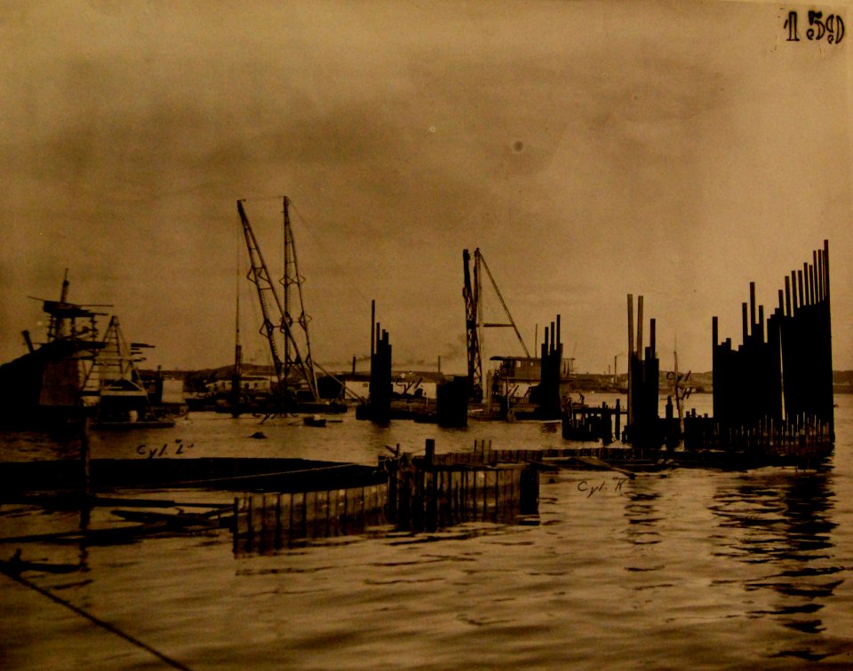 Raising the USS Maine (ACR-1) in Havana Harbor, Cuba, January 30, 1911 (21868861836)
