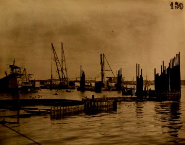 Raising the USS Maine (ACR-1) in Havana Harbor, Cuba, January 30, 1911 (21868861836)