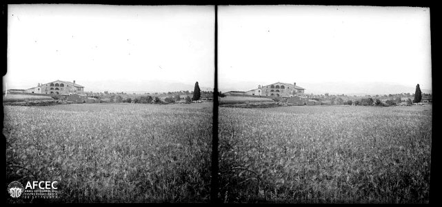 Pla del Solsonès amb la masia Sala de Linya al fons