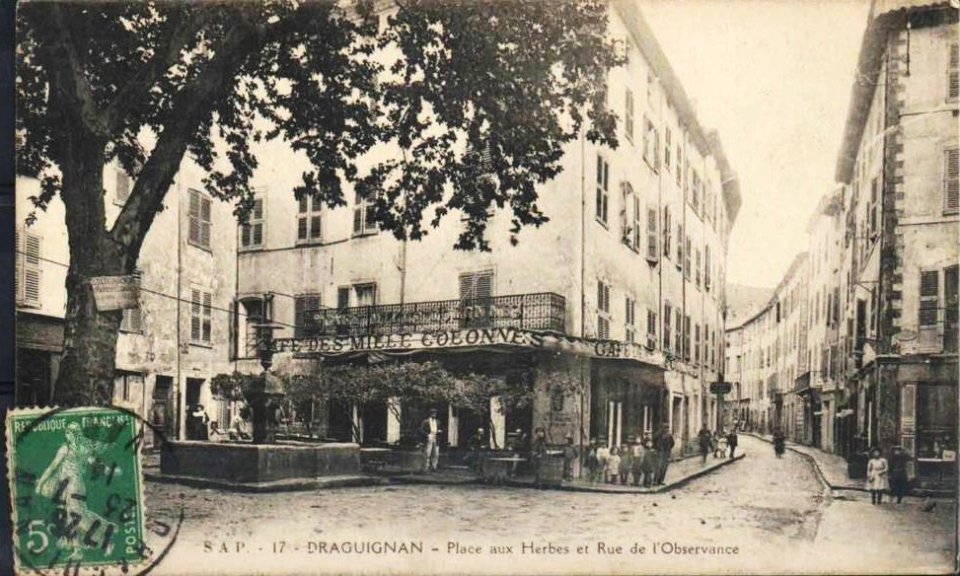 Place aux Herbes, rue de l'Observance, café des Mille Colonnes à Draguignan