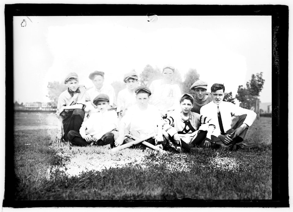 Playground, baseball group, 1918 LCCN2016851243