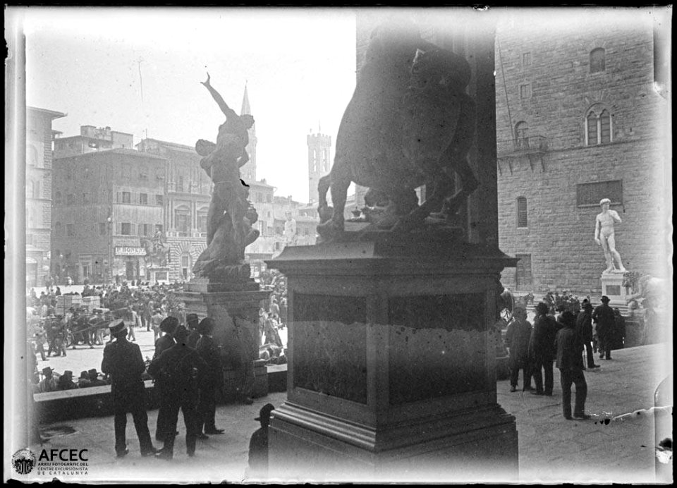 Plaça de Florència plena de gent