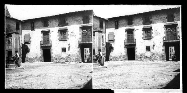 Plaça de Sant Julià de Vilatorta amb un pou