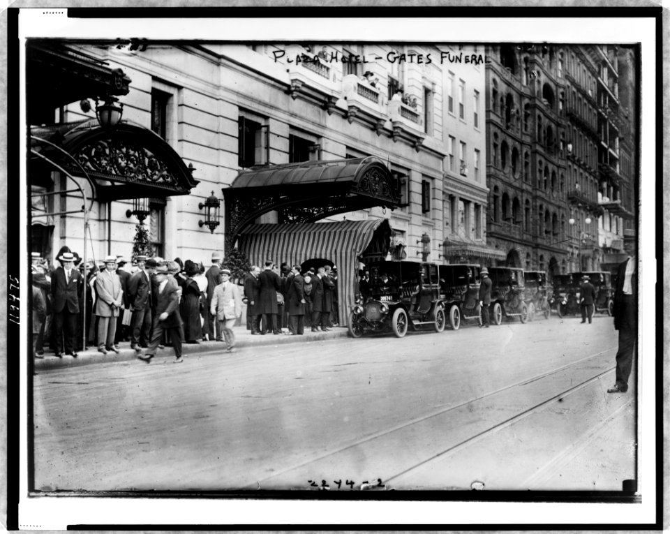 Plaza Hotel - Gates funeral LCCN97515286