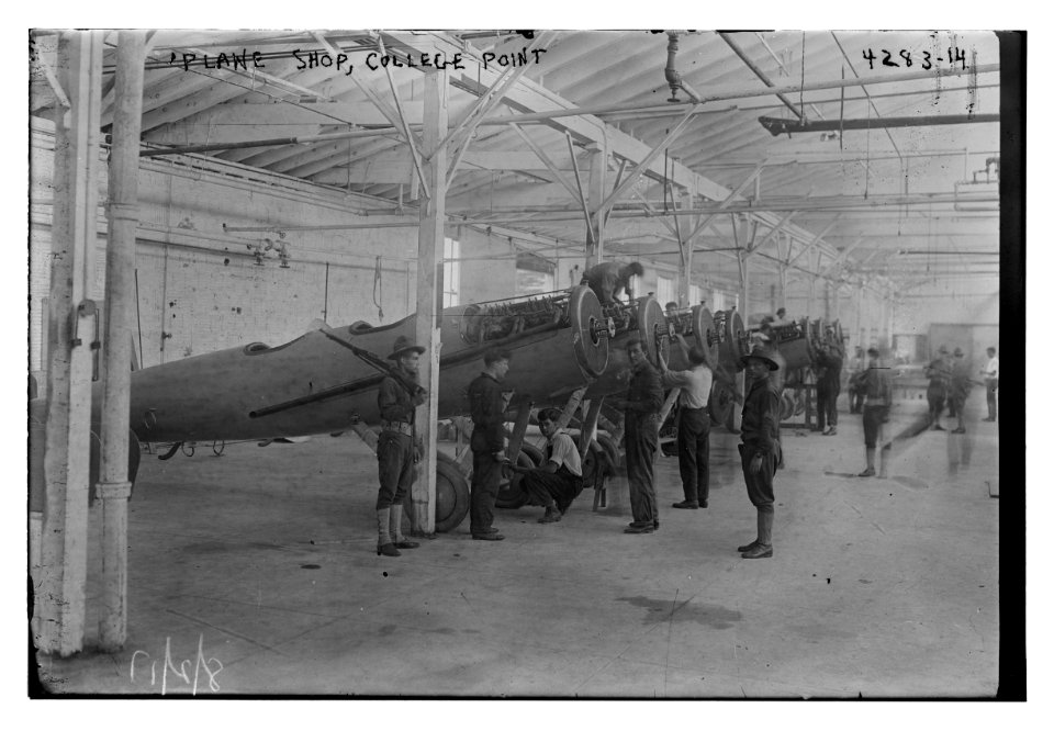 Plane shop, College Point LCCN2014705178