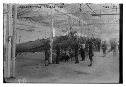 Plane shop, College Point LCCN2014705178