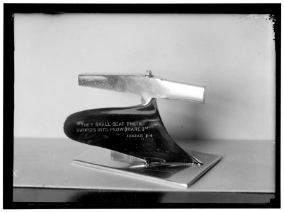 PLOWSHARE TROPHY LOC hec.04839