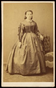 Plumier, Alphonse - carte de visite, Portret van een vrouw, staand