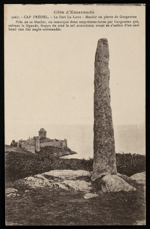 Plévenon - Fort Lalatte menhir ou pierre de Gargantua - AD22 - 16FI3904