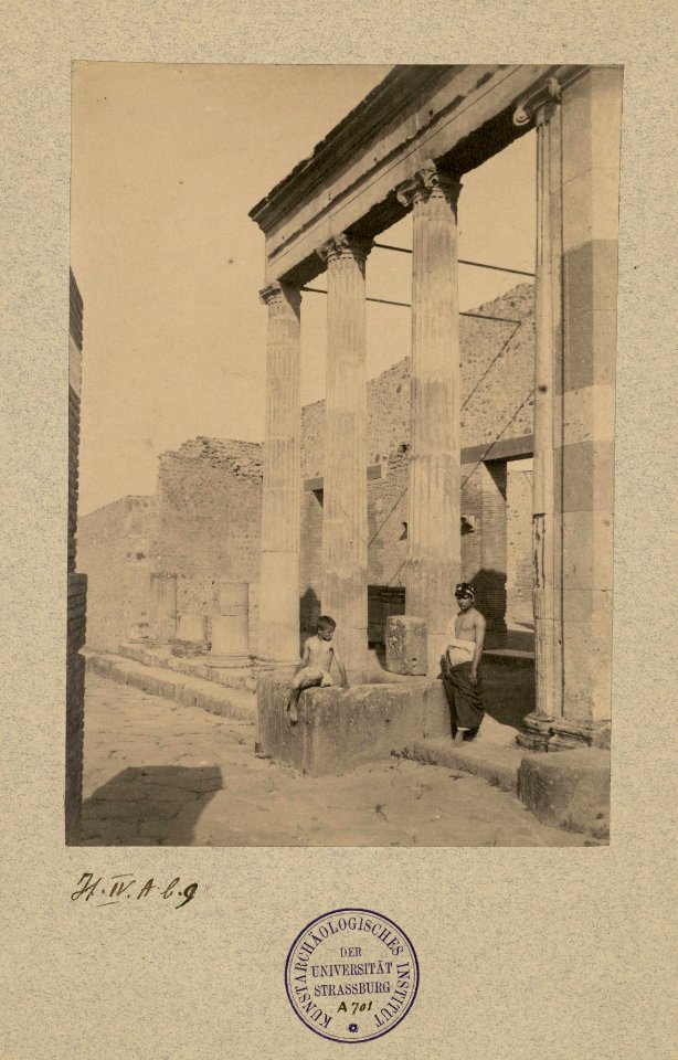 Pluschow, Wilhelm von (1852-1930) - Pompei - Foro triangolare - portico