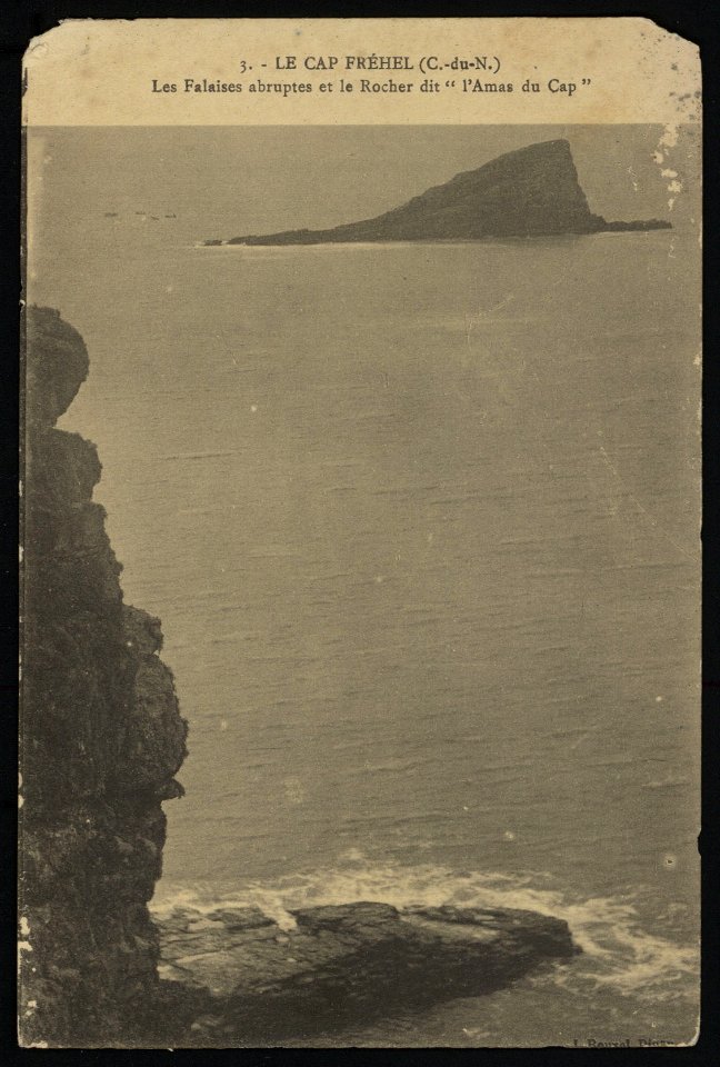 Plévenon - Cap Fréhel falaises abruptes et rocher dit l'Amas du Cap - AD22 - 16FI3969