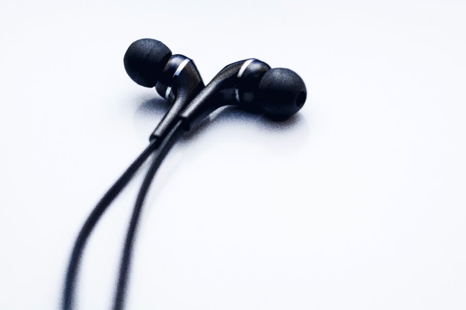 Earphones earbuds cord