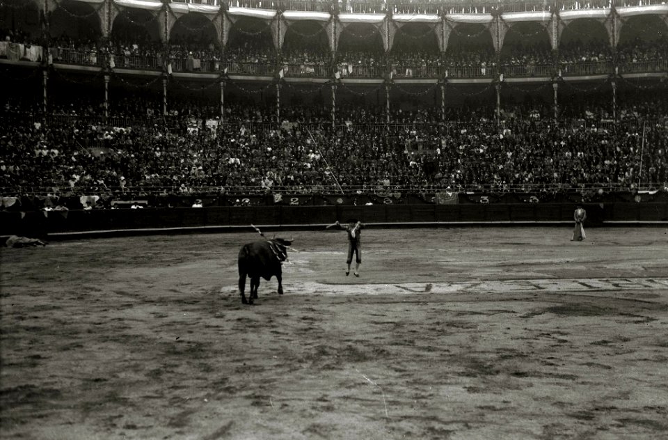 Plaza de 'El Txofre' (6 de 15) - Fondo Car-Kutxa Fototeka