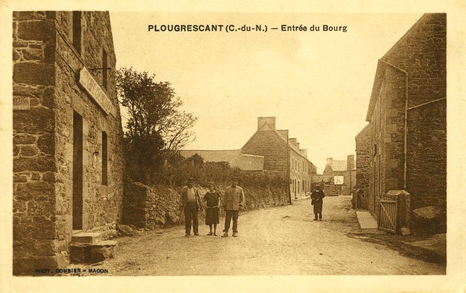 Plougrescant - Entrée du bourg - AD22 - 16FI4247