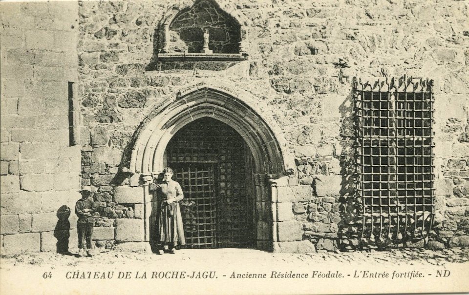 Ploézal - Château de la Roche-Jagu entrée - AD22 - 16FI3996