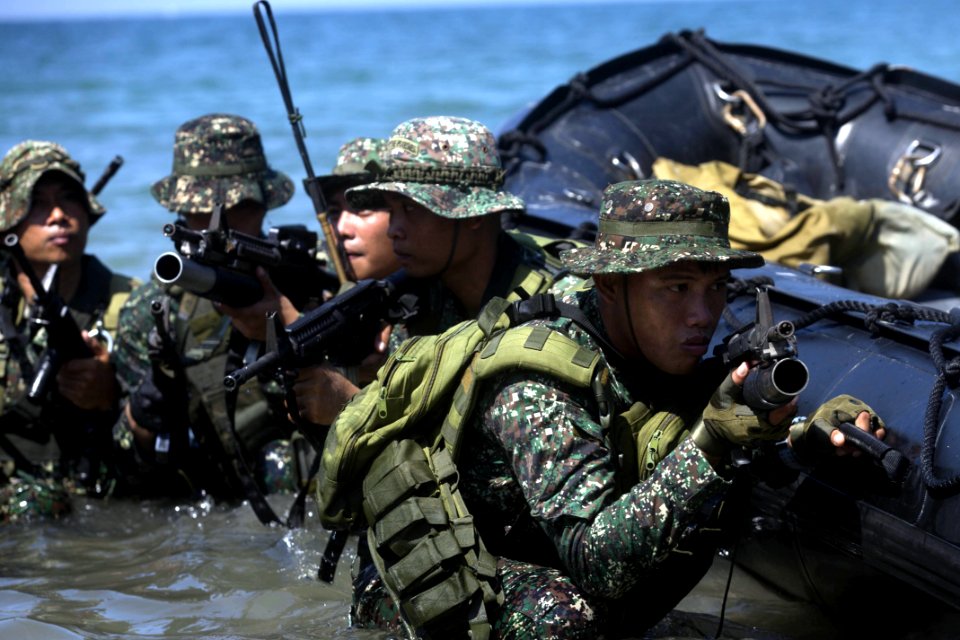 PMC Conduct Amphibious Landing during KAMANDAG 2