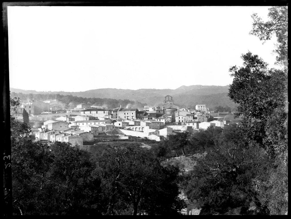 Poble d'Agullana vist des del Cap de la Creu