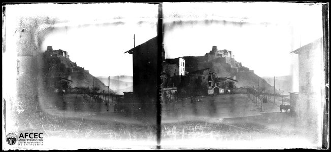 Plaça de Cardona amb el castell al fons