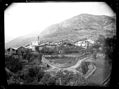 Poble d'Ordino entre muntanyes