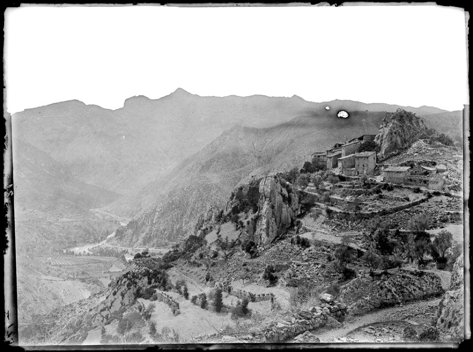 Poble de Bresca vist des del camí de Buseu (AFCEC VIDAL 18X24 223a)