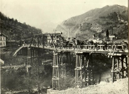 Podmeletzer Brücke bei der Übergabe an das XV. Korpskommando (BildID 15470181)