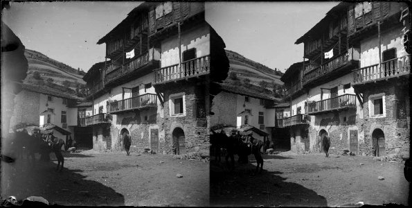 Plaça de Vila i Vall de Castellbò amb un cavall i una persona (AFCEC BORDAS D 3054)