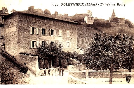 Poleymieux (Rhône) - entrée du bourg
