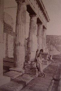 Plüschow, Wilhelm von (1852-1930) - n. 8862 - Pompei - Edoardo nel Foro - da - Ein Photograph aus Mecklenburg in Italien, NWM, 1995 p. 47