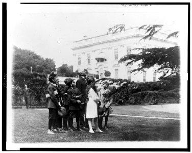 Pointing out an owls nest in the White House grounds to members of the nature study class of John Buroughs (sic) School whom he invited to the White House LCCN2002713190