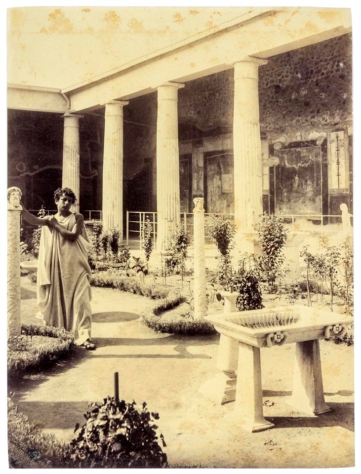 Pluschow, Wilhelm von (1852-1930) - n. 8861 - Pompei - Modello di Gloeden in casa dei Vettii - 1898 - Janssen p.16