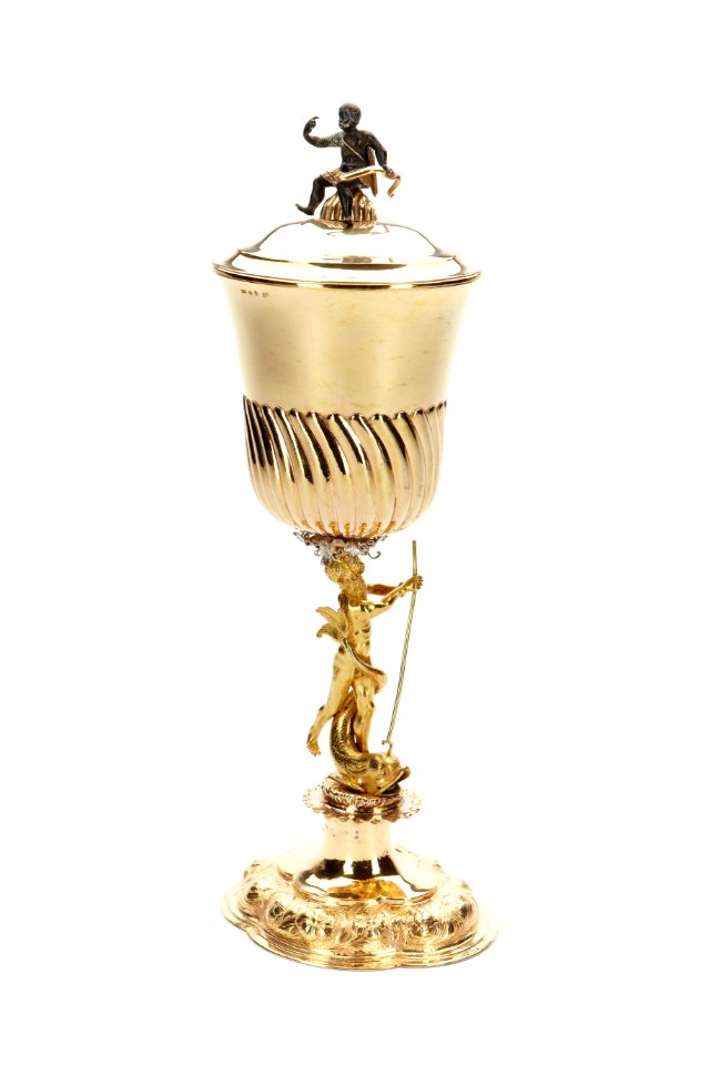 Pokal med skaft av Neptunus och lock av förgyllt silver och svart figur - Skoklosters slott - 91937