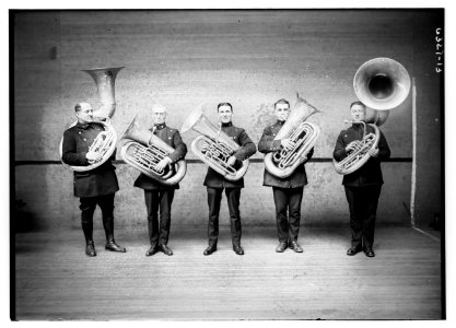 Police tuba players LCCN2014718048