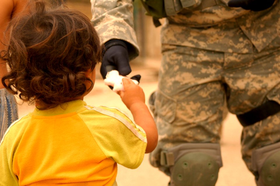 Police, Soldiers Visit Iraqi Civilians DVIDS116050