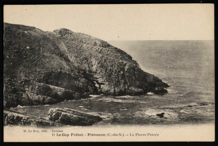 Plévenon - Pierre percée - AD22 - 16FI3893