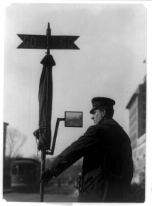 Policeman using mirror to direct traffic at 14th St. and Pennsylvania Avenue, Washington, D.C.) - National Photo LCCN89708473