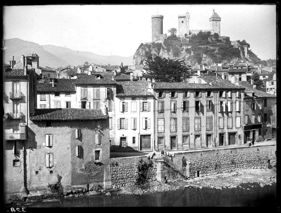 Poble de Foix amb el castell al fons (AFCEC VIDAL 18X24 028)