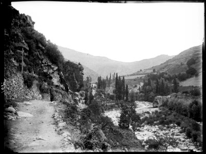 Poble de Pont de Bar vist des del camí de la Seu d'Urgell