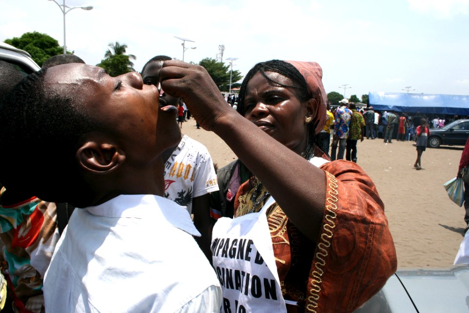 Polio vaccine in the DRC (8330379372)