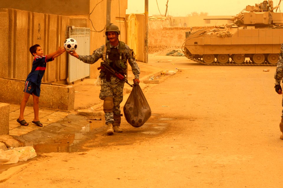 Police, Soldiers Visit Iraqi Civilians DVIDS116304